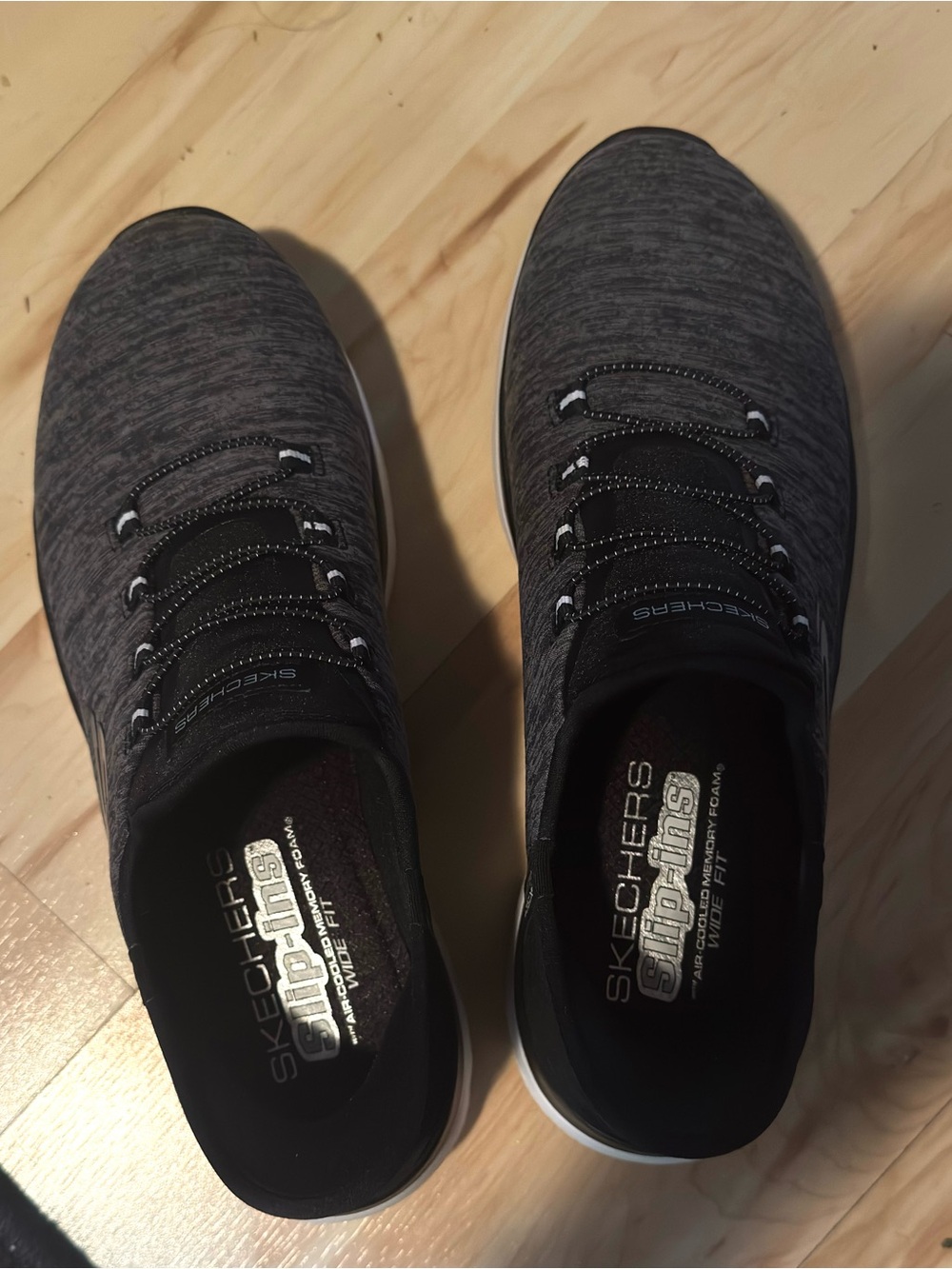 Skechers women’s Charcoal Heather Slip-On Knit Sneakers. Size 8
